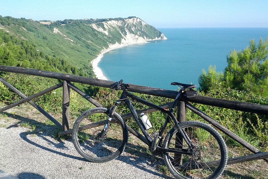 Pedalate sul Conero in bici