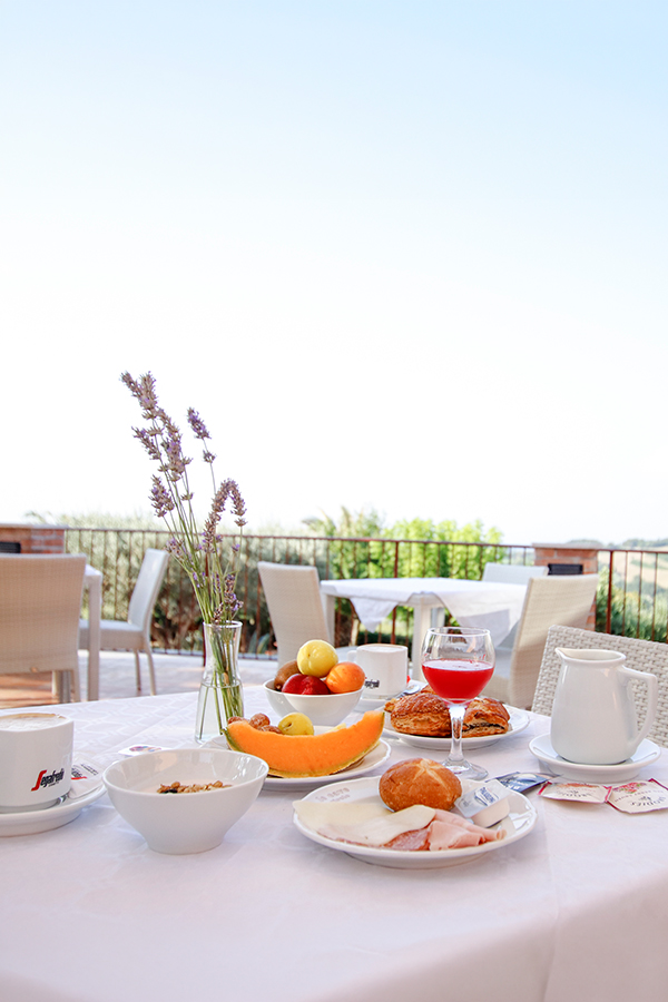 Breakfast at Le Cave Resort in Sirolo