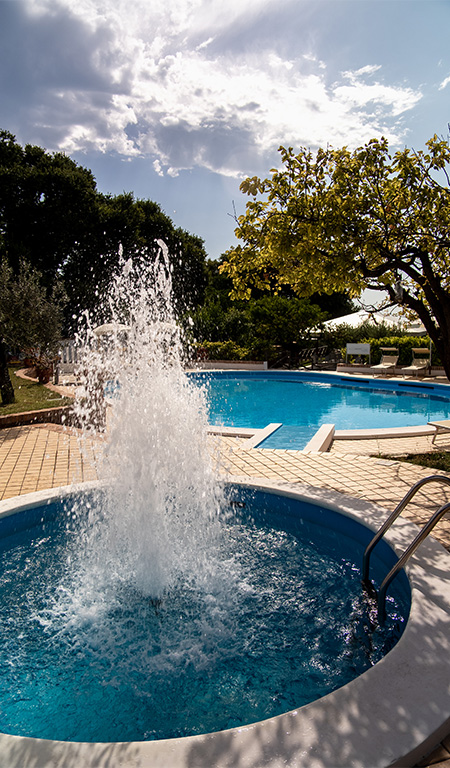 Hotel with pool in Sirolo, on the Conero Riviera