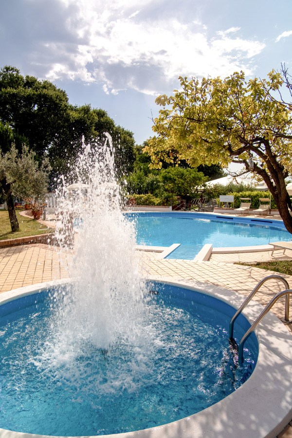 Piscine del Resort Le Cave a Sirolo